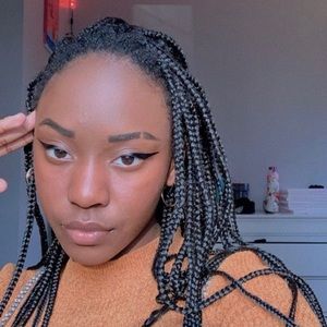 Meet your Posher, Alexis